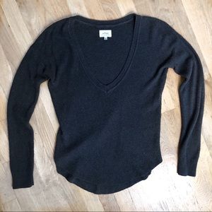 Aritzia Wilfred V neck sweater